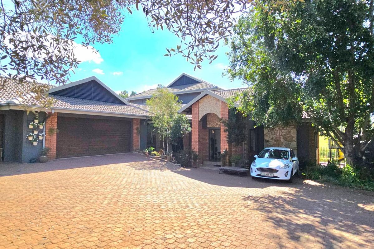 Where Family Memories Are Made - A Beautiful Double Storey Home in Roberts Estate, Clubville - Photo 2