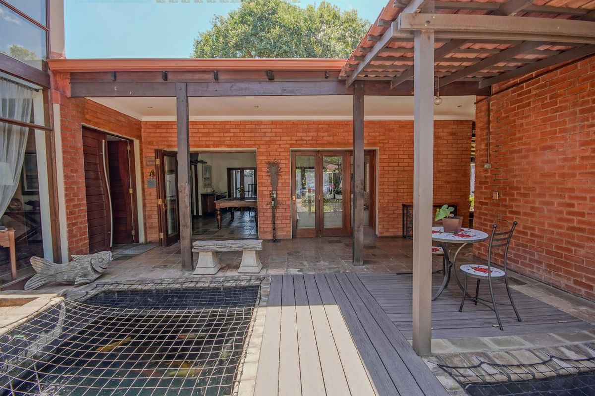 Private Home with Established Income Potential - Ideal for Professionals and Investors! - Photo 4