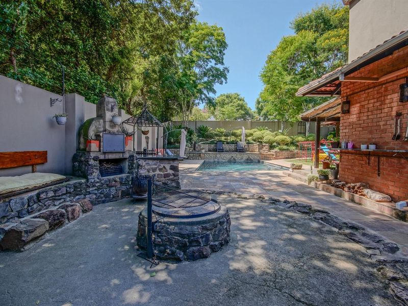 Private Home with Established Income Potential - Ideal for Professionals and Investors! - Photo 10