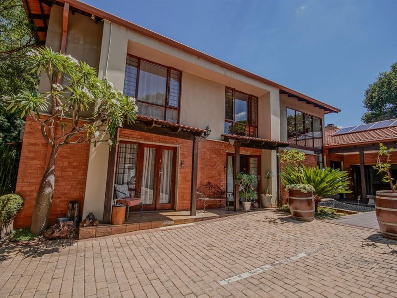 Private Home with Established Income Potential - Ideal for Professionals and Investors! - Photo 2