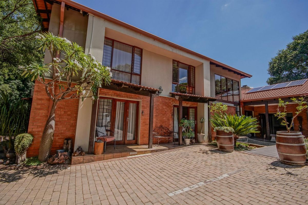 Private Home with Established Income Potential - Ideal for Professionals and Investors! - Photo 2