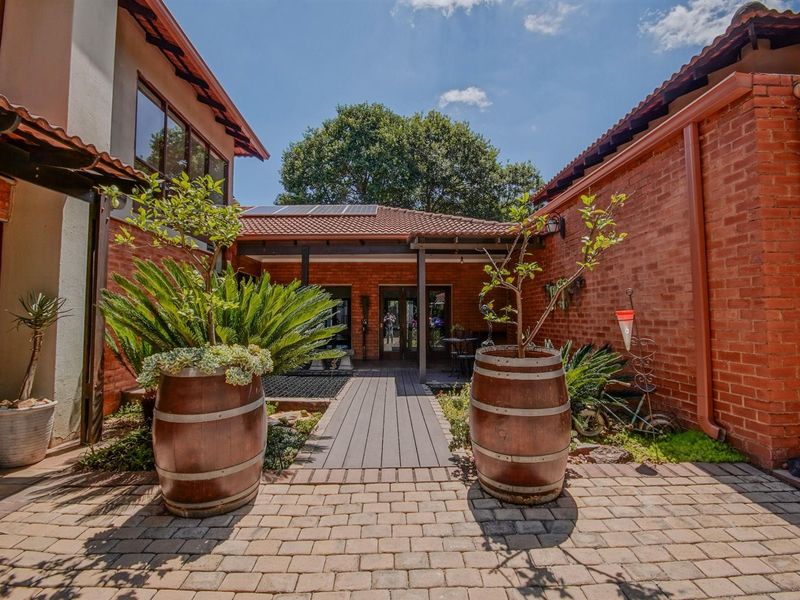 Private Home with Established Income Potential - Ideal for Professionals and Investors! - Photo 3