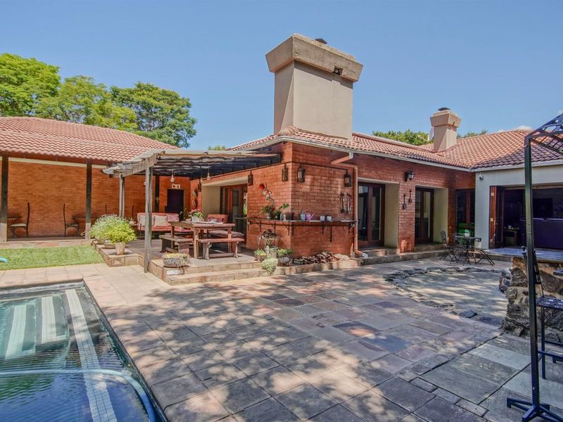 Private Home with Established Income Potential - Ideal for Professionals and Investors! - Photo 9