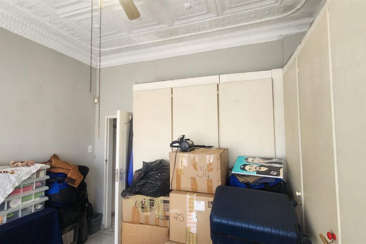 Spacious 3 bedroom house with flatlet and pool, do not miss out on this bargain - Photo 5