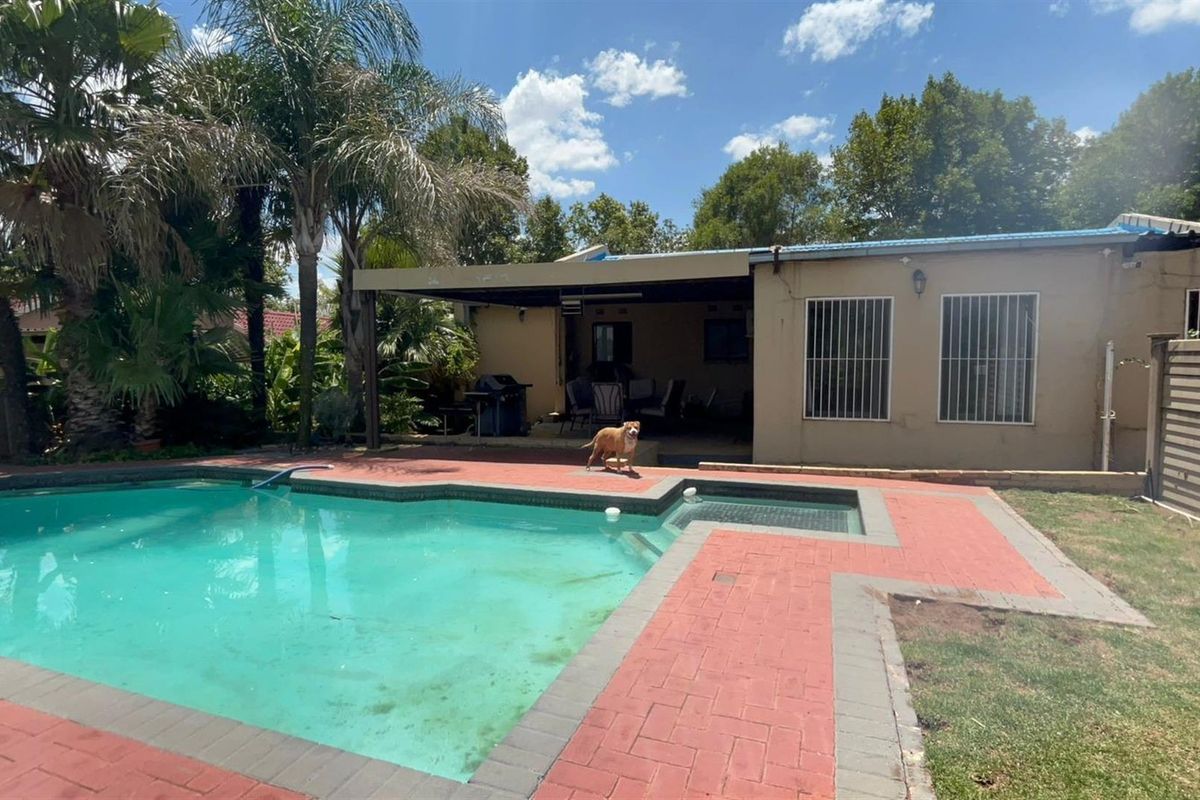 5-Bedroom Family Home For Sale in Sasolburg Central, Sasolburg - Photo 3