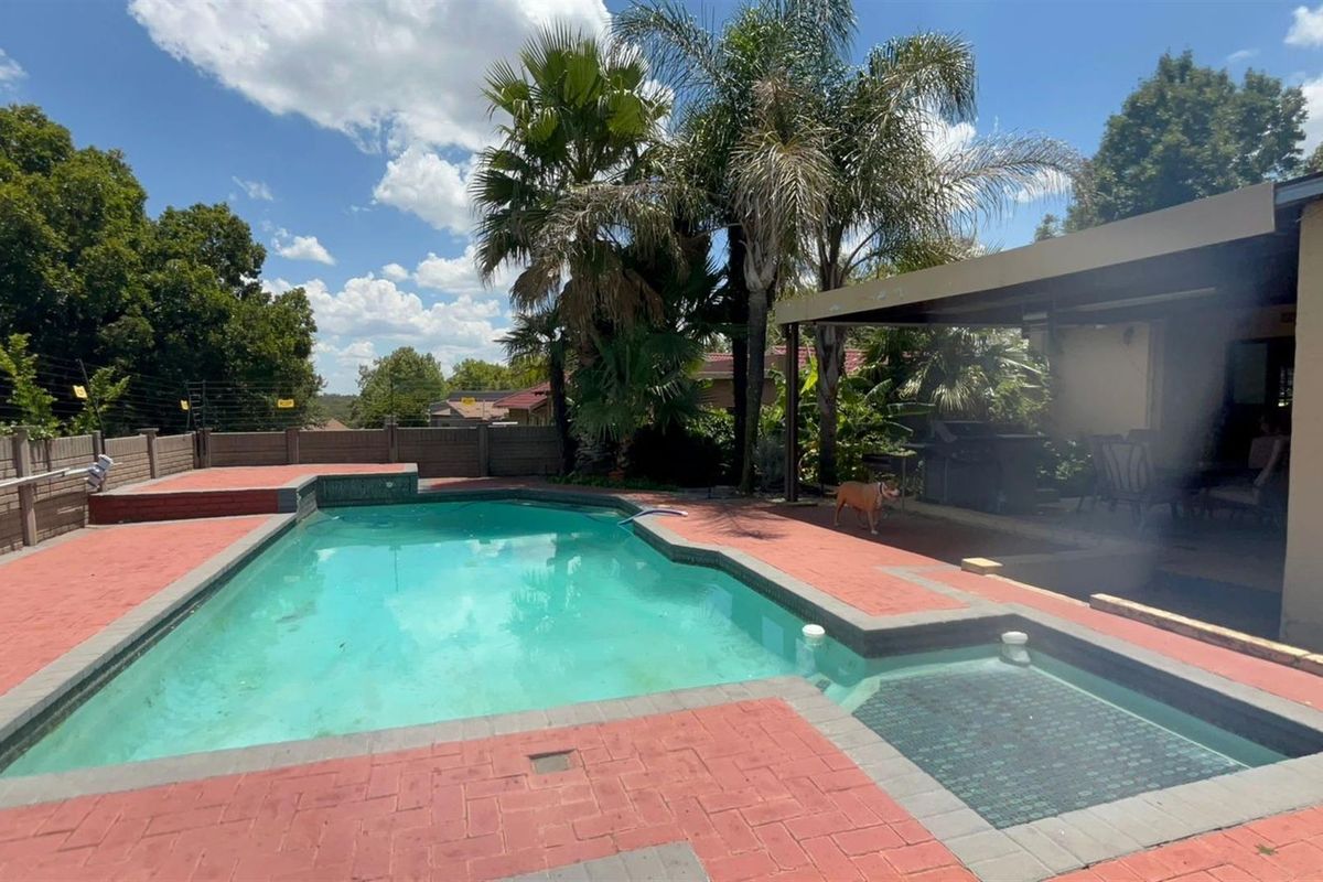 5-Bedroom Family Home For Sale in Sasolburg Central, Sasolburg - Photo 4