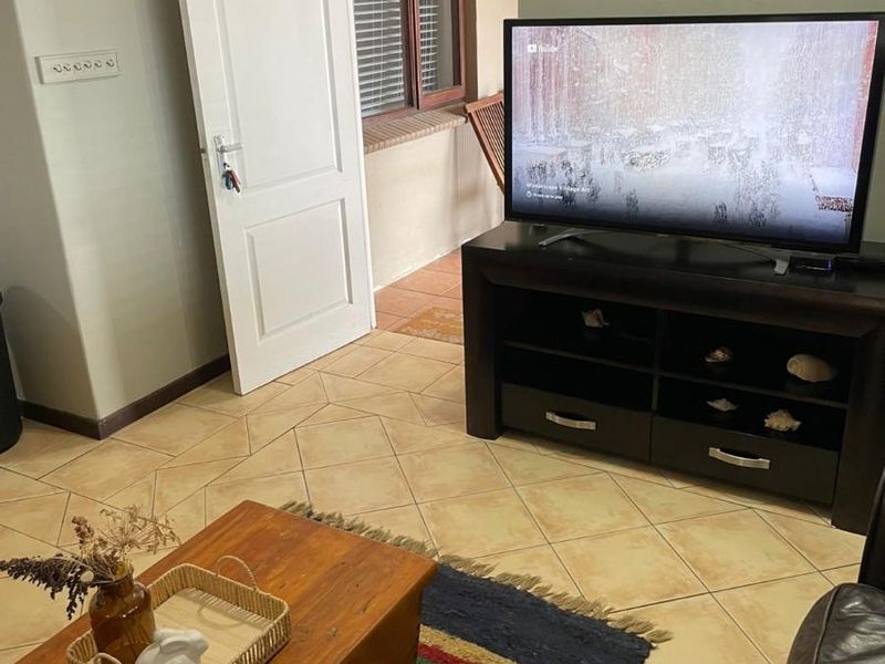 SHORT TERM - Furnished Apartment To Rent in Mossel Bay Western Cape - Photo 5