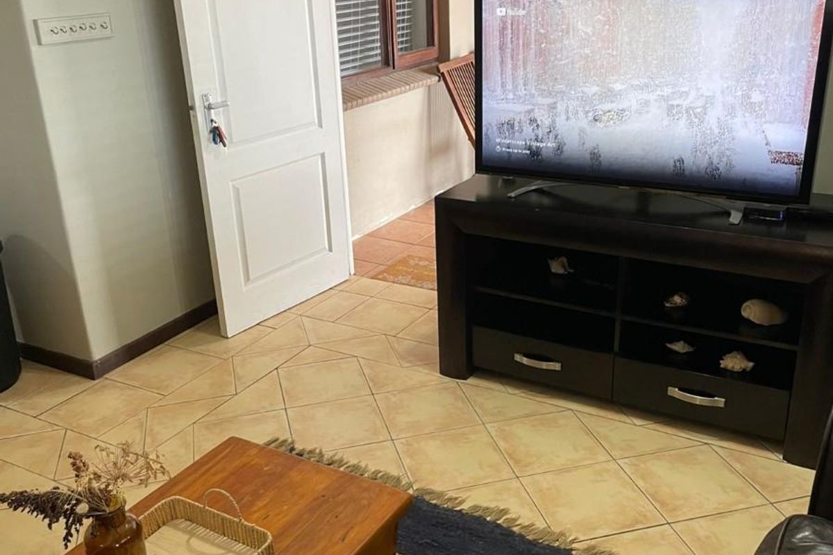 SHORT TERM - Furnished Apartment To Rent in Mossel Bay Western Cape - Photo 5