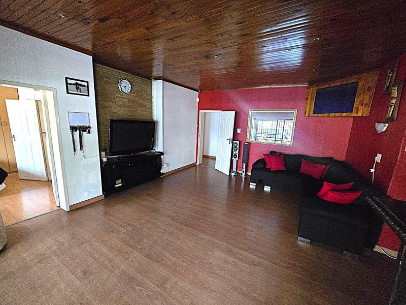 House For Sale in Capital Park, Pretoria - Photo 7