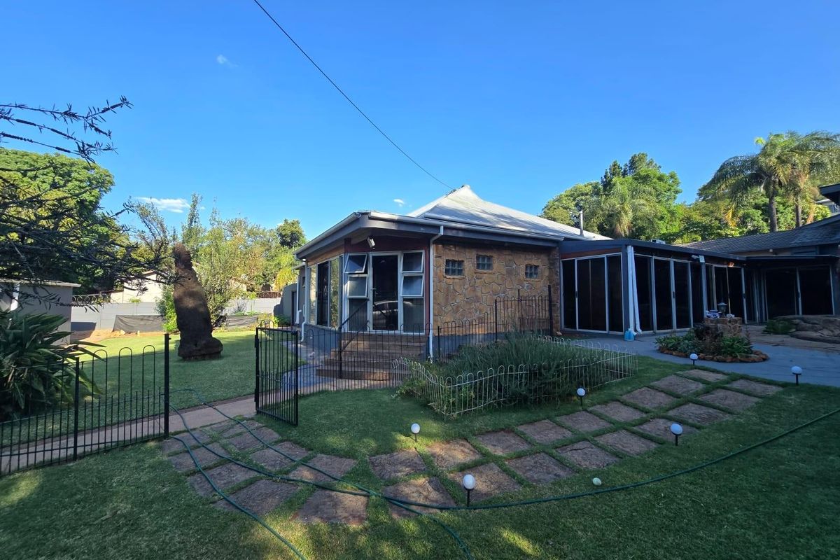 House For Sale in Capital Park, Pretoria - Photo 3