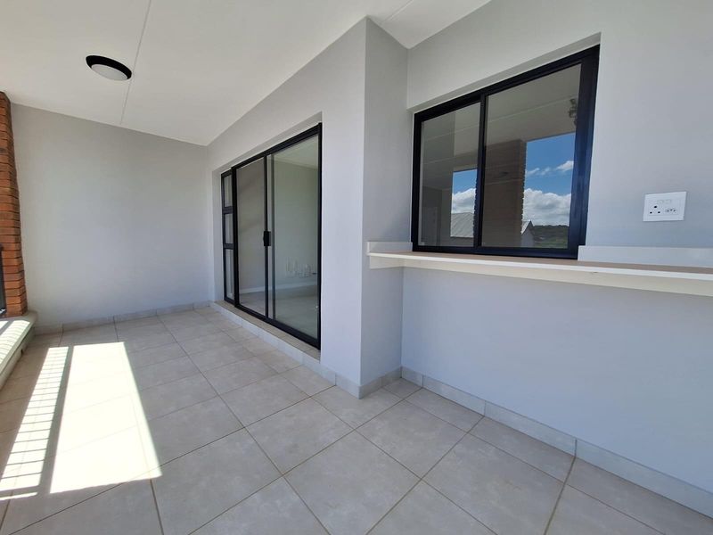 Top Floor, Brand New Apartment To Rent in Ballito Hills - Photo 3