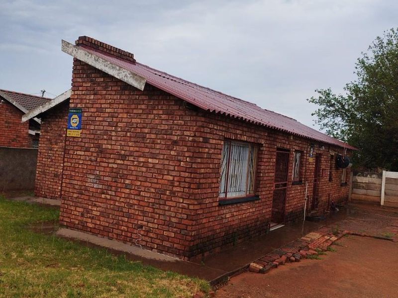 House For Sale in Roodepan, Kimberley - Photo 10