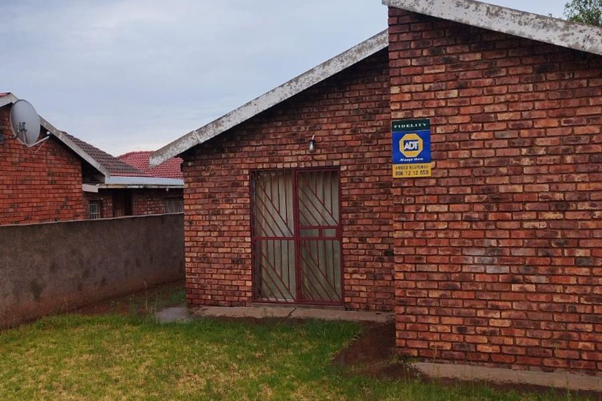 House For Sale in Roodepan, Kimberley - Photo 5