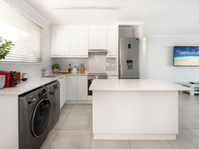 Gorgeous Apartment For Sale in Umdloti Beach, Umdloti, KwaZulu Natal - Photo 5