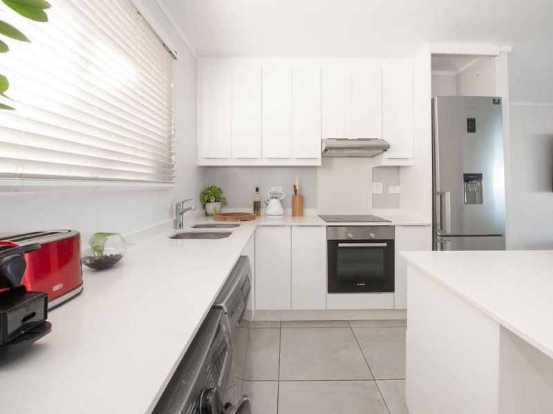 Gorgeous Apartment For Sale in Umdloti Beach, Umdloti, KwaZulu Natal - Photo 3