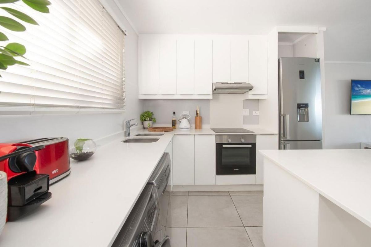 Gorgeous Apartment For Sale in Umdloti Beach, Umdloti, KwaZulu Natal - Photo 3