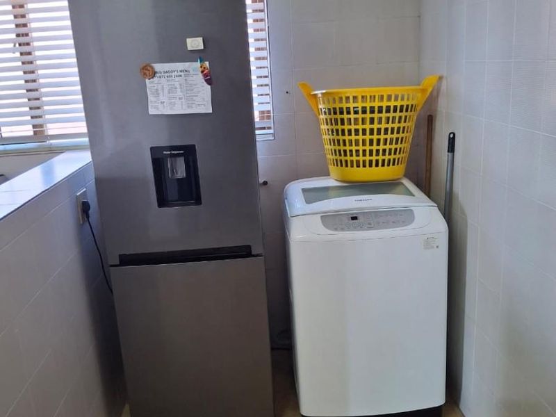 Luxury Holiday Coastal Escape - 3 En‐Suite Bedrooms, Jacuzzi, Gym, Bar - Sleeps 8 - Photo 7