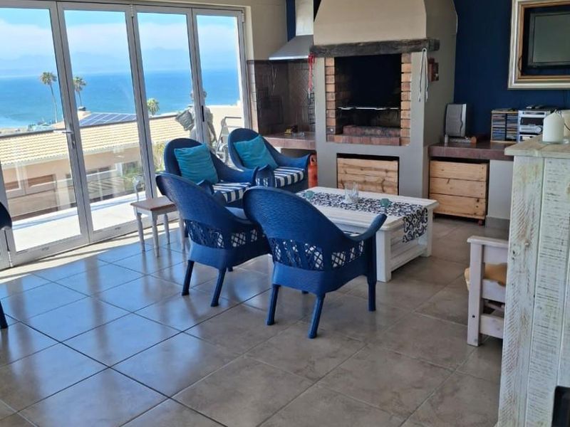 Luxury Holiday Coastal Escape - 3 En‐Suite Bedrooms, Jacuzzi, Gym, Bar - Sleeps 8 - Photo 3