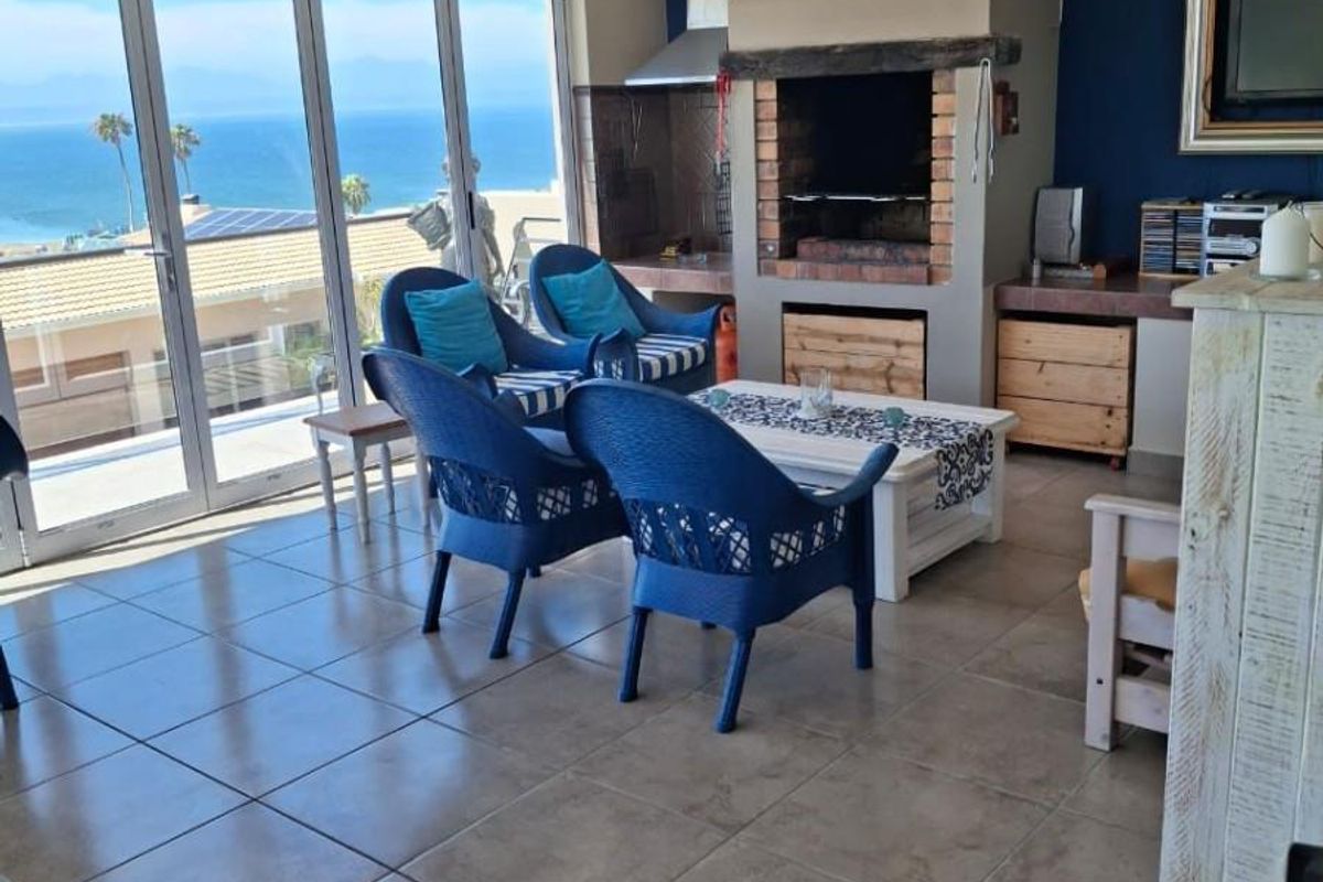 Luxury Holiday Coastal Escape - 3 En‐Suite Bedrooms, Jacuzzi, Gym, Bar - Sleeps 8 - Photo 3