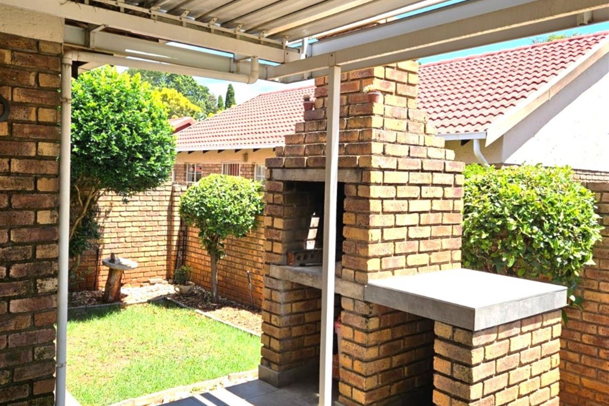For sale R1 445 000.  An amazing 2 bedroom, 2 bathroom, double garage, patio with build in braai - Photo 5