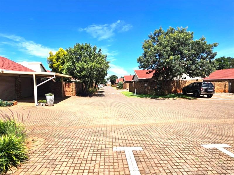 For sale R1 445 000.  An amazing 2 bedroom, 2 bathroom, double garage, patio with build in braai - Photo 2