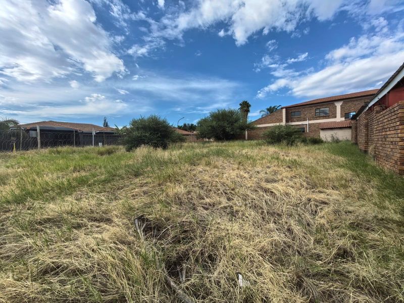 Build Your Vision: Prime VACANT Corner Stand in Desirable Hillcrest - Photo 4