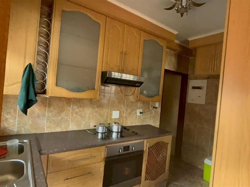 5-Bedroom with a Granny House (Commune) For Sale in Sasolburg Central, Sasolburg - Photo 5