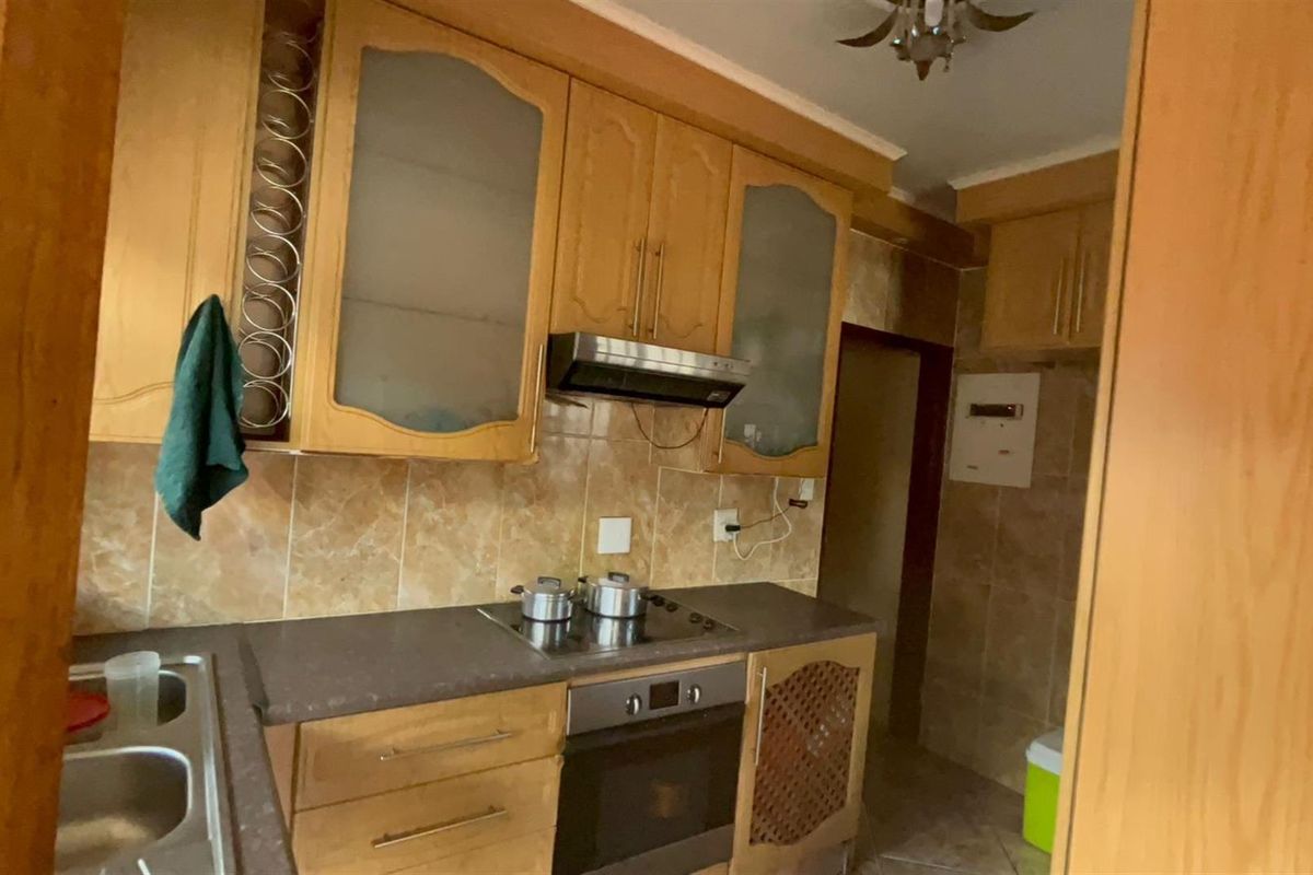 5-Bedroom with a Granny House (Commune) For Sale in Sasolburg Central, Sasolburg - Photo 5