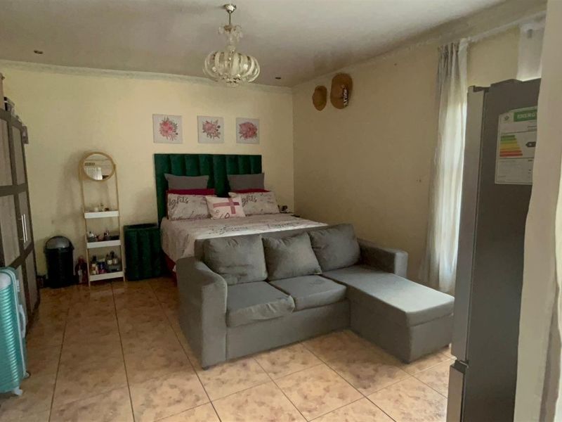 5-Bedroom with a Granny House (Commune) For Sale in Sasolburg Central, Sasolburg - Photo 8