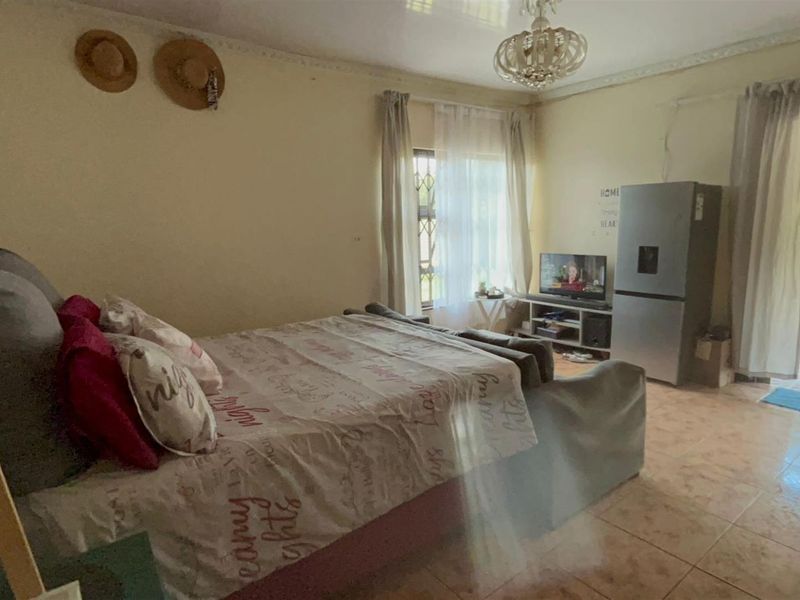 5-Bedroom with a Granny House (Commune) For Sale in Sasolburg Central, Sasolburg - Photo 10