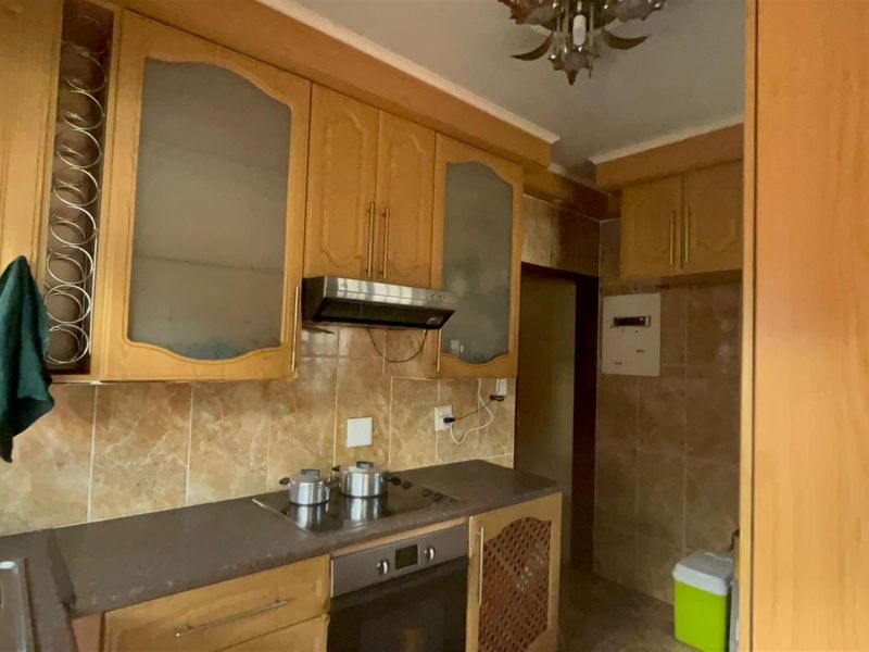 5-Bedroom with a Granny House (Commune) For Sale in Sasolburg Central, Sasolburg - Photo 4