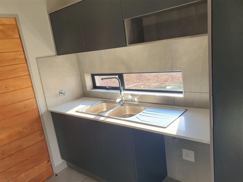 House To Rent in Lion Pride Lifestyle Estate-Randburg - Photo 4