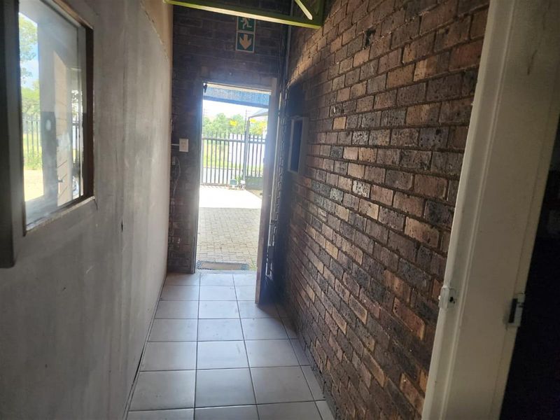 1 000m2 Industrial Property For Sale in Kya Sands. - Photo 10