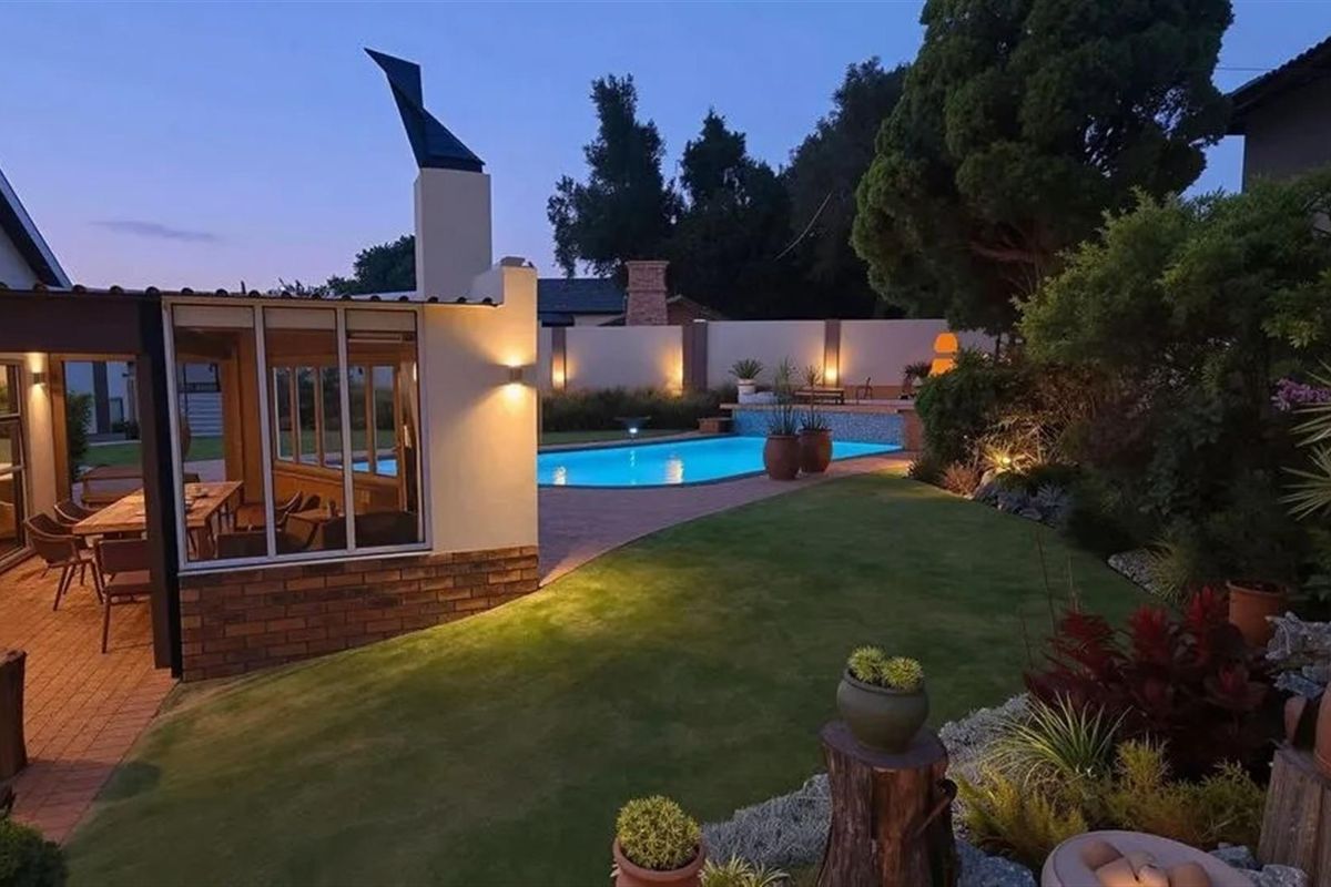 Elegant 4-Bedroom Family Residence with Flatlet, Pool and Entertainment area - Photo 2