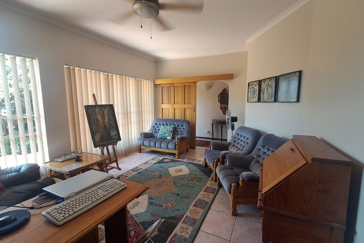 Elegant 4-Bedroom Family Residence with Flatlet, Pool and Entertainment area - Photo 5