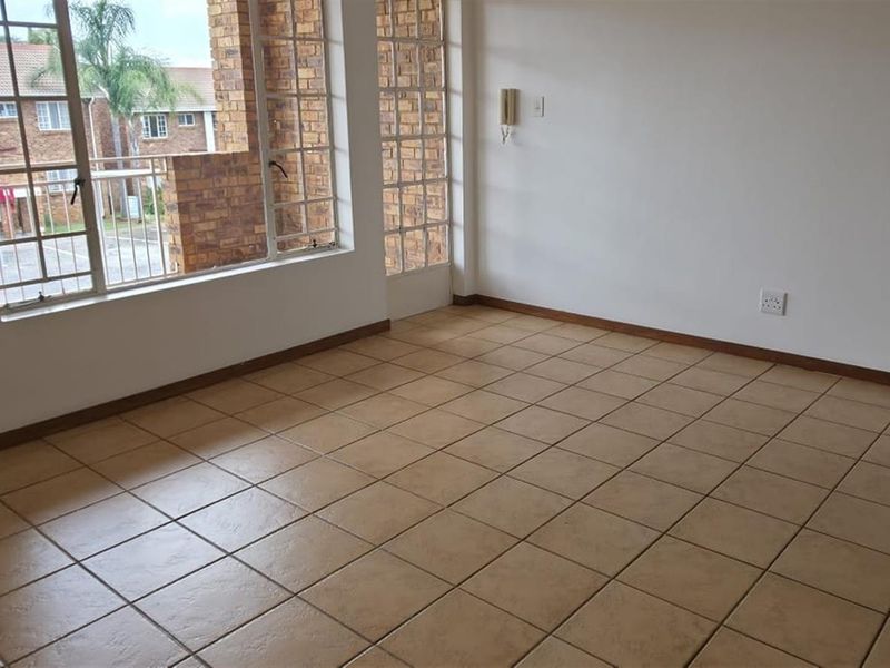 2 Bedroom Apartment For Sale in Highveld, Centurion - Photo 8