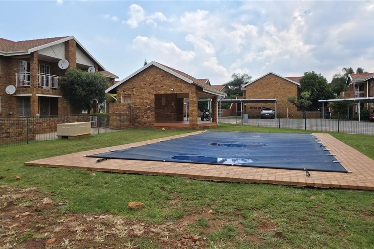 2 Bedroom Apartment For Sale in Highveld, Centurion - Photo 2