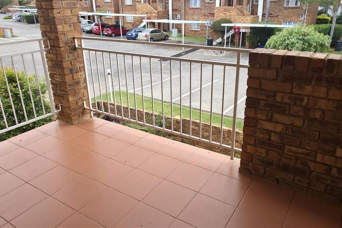 2 Bedroom Apartment For Sale in Highveld, Centurion - Photo 5