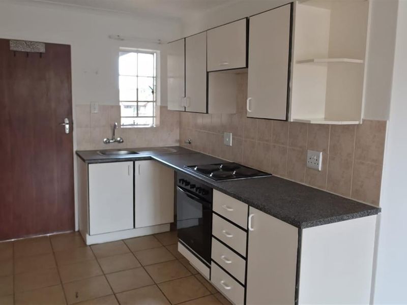 2 Bedroom Apartment For Sale in Highveld, Centurion - Photo 3