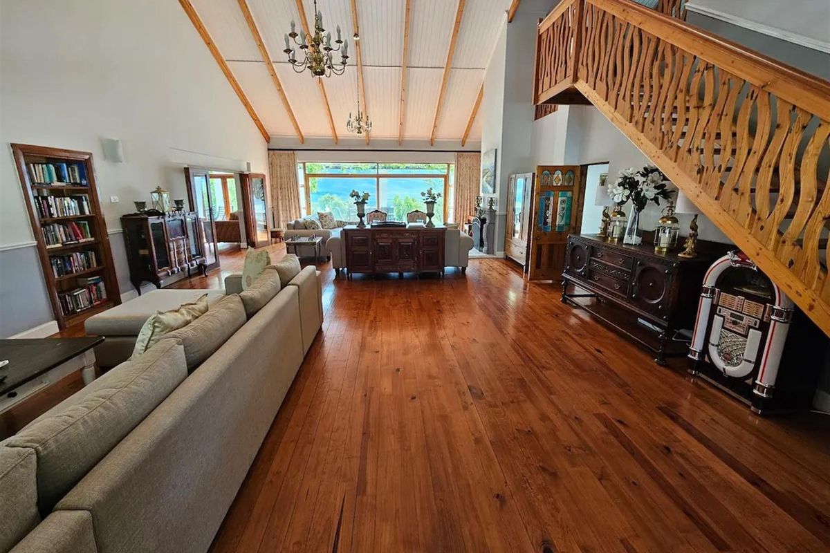 Spacious Elegant Home with Magnificent Views - Photo 2