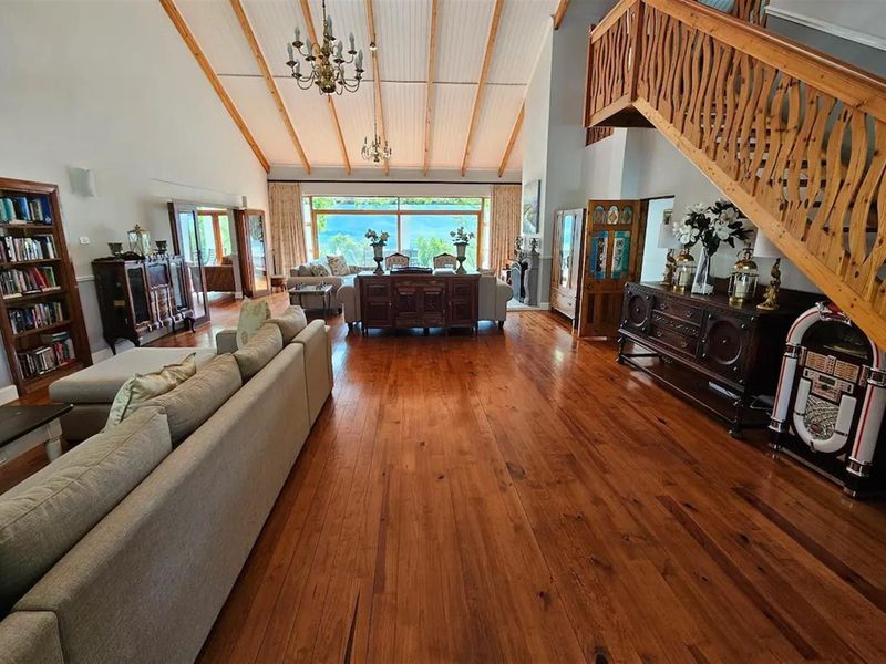 Spacious Elegant Home with Magnificent Views - Photo 2