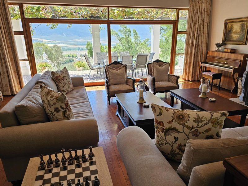 Spacious Elegant Home with Magnificent Views - Photo 3