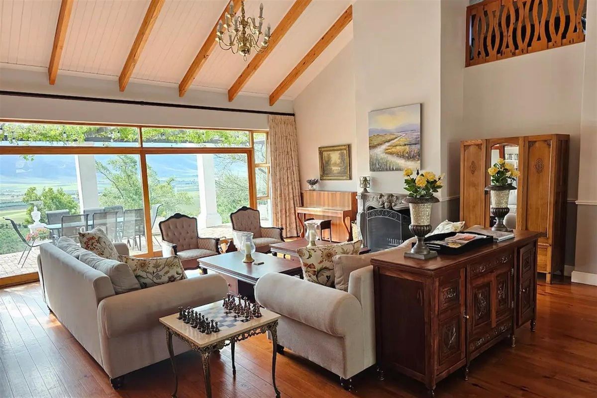 Spacious Elegant Home with Magnificent Views - Photo 4