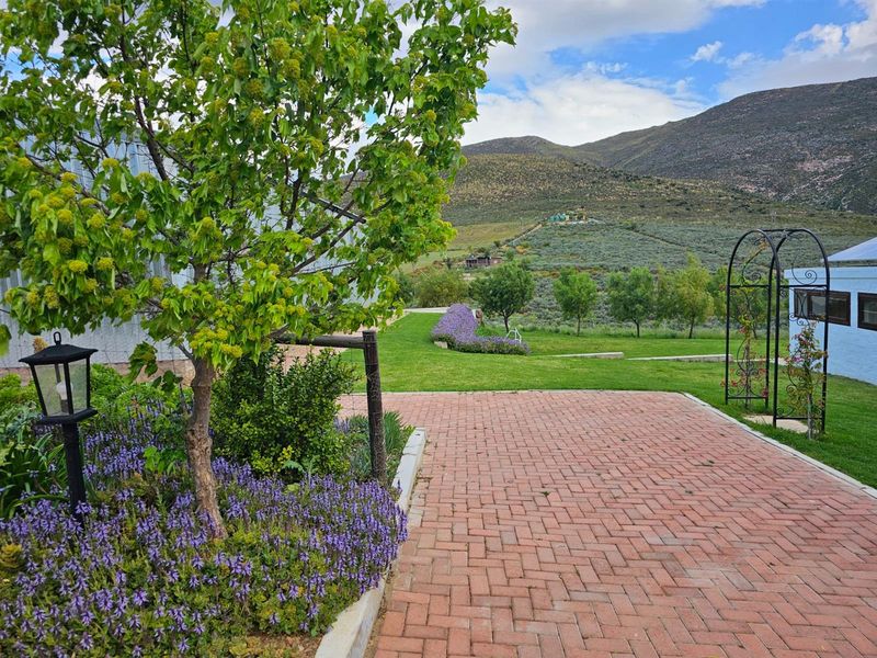 Spacious Elegant Home with Magnificent Views - Photo 10