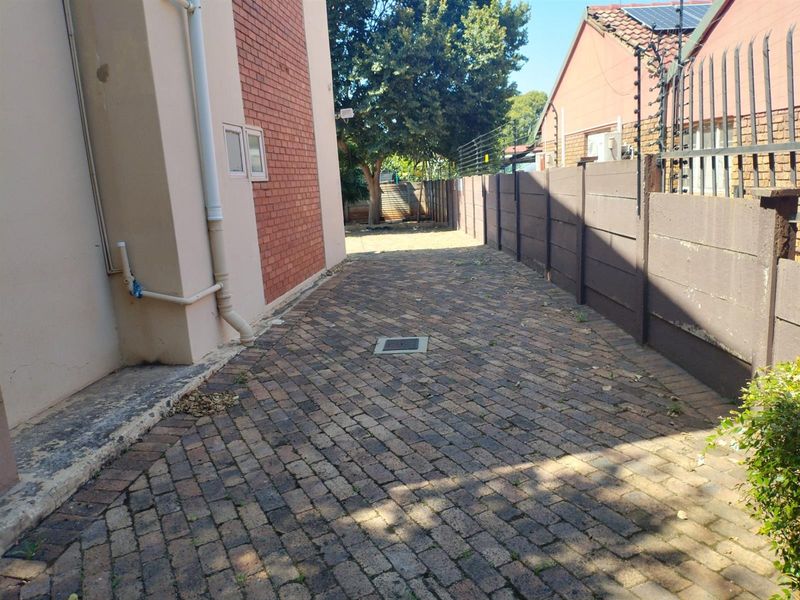 An easily Accessible Office or Training Center available to rent in Centurion - Photo 4