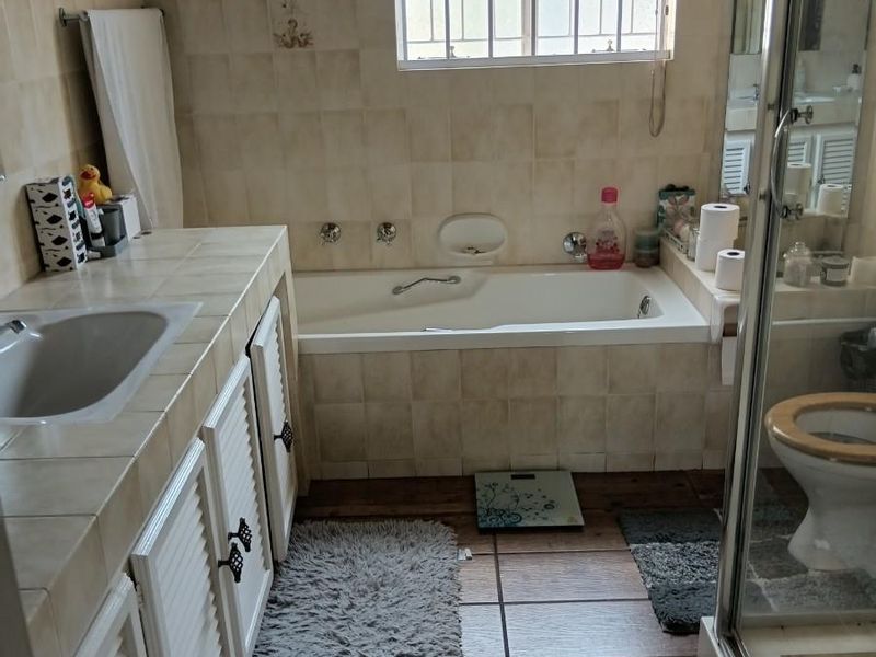 Duplex House in Bryanston, Sandton(Family and Pet Friendly) - Photo 8