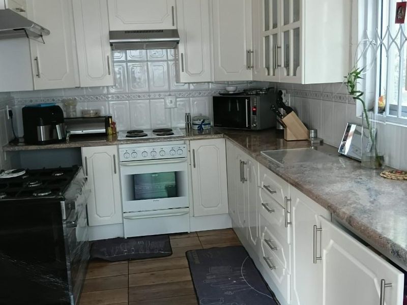 Duplex House in Bryanston, Sandton(Family and Pet Friendly) - Photo 3