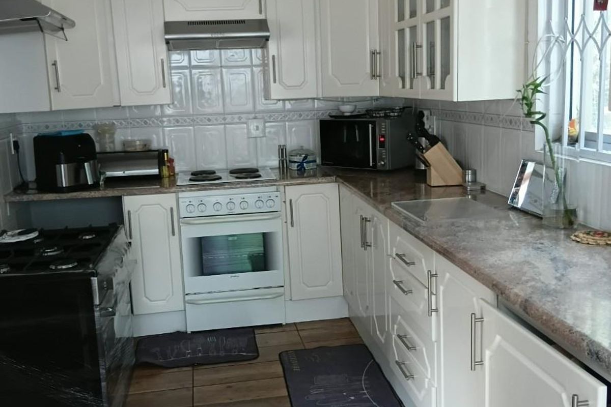 Duplex House in Bryanston, Sandton(Family and Pet Friendly) - Photo 3