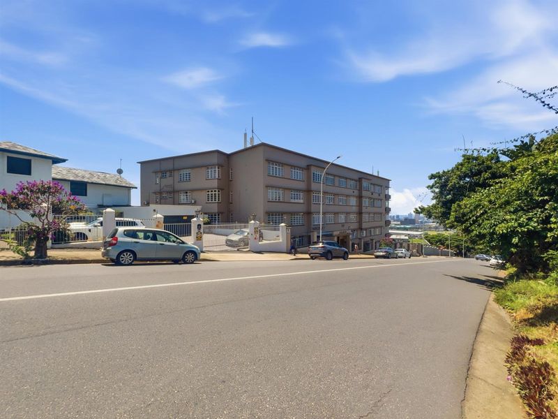 2 Bedroom Apartment To Rent in Morningside, Durban, KwaZulu-Natal - Photo 2