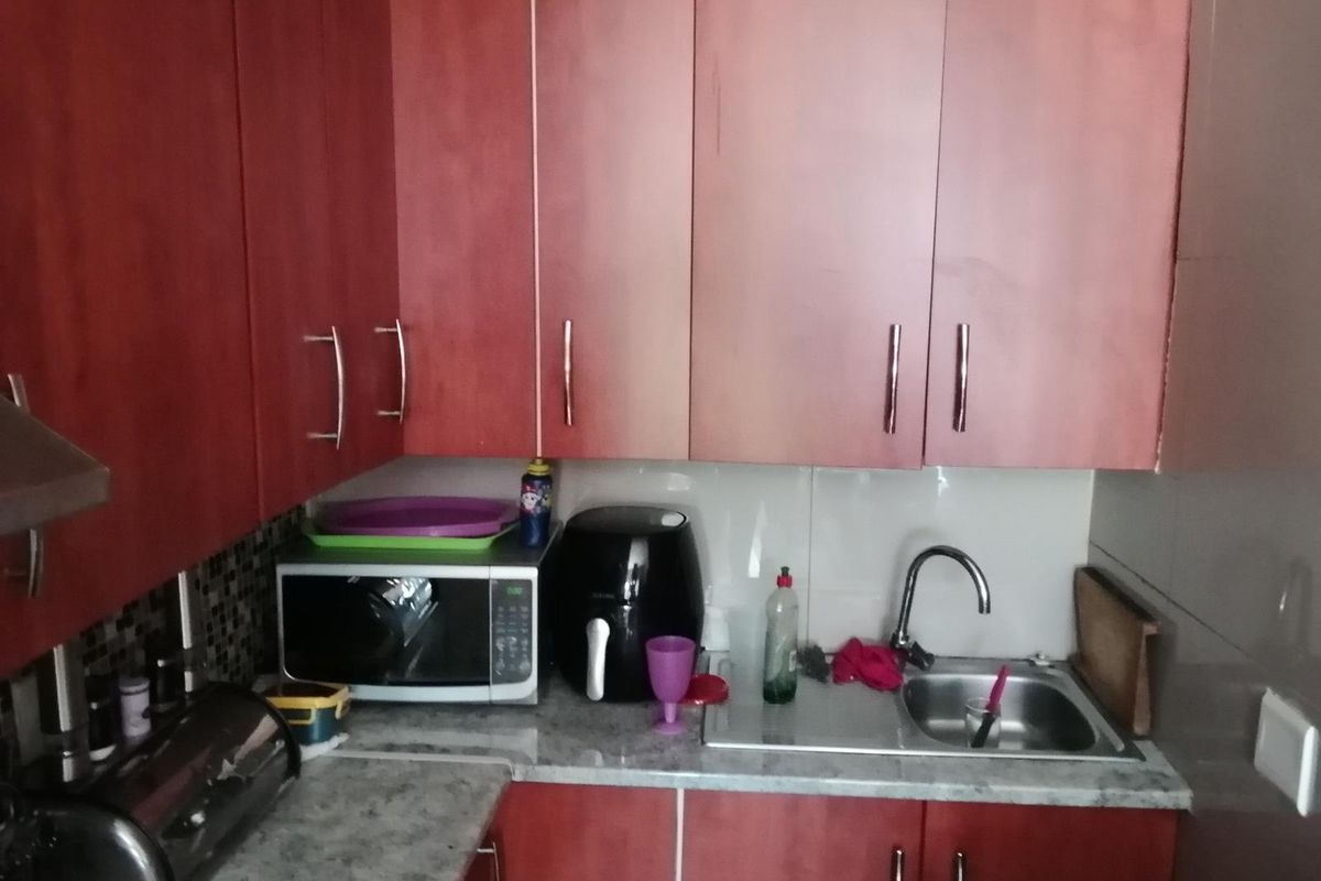 3 Bedroom 1Bathroom Ground Floor Apartment For Sale in Naturena, Johannesburg - Photo 3